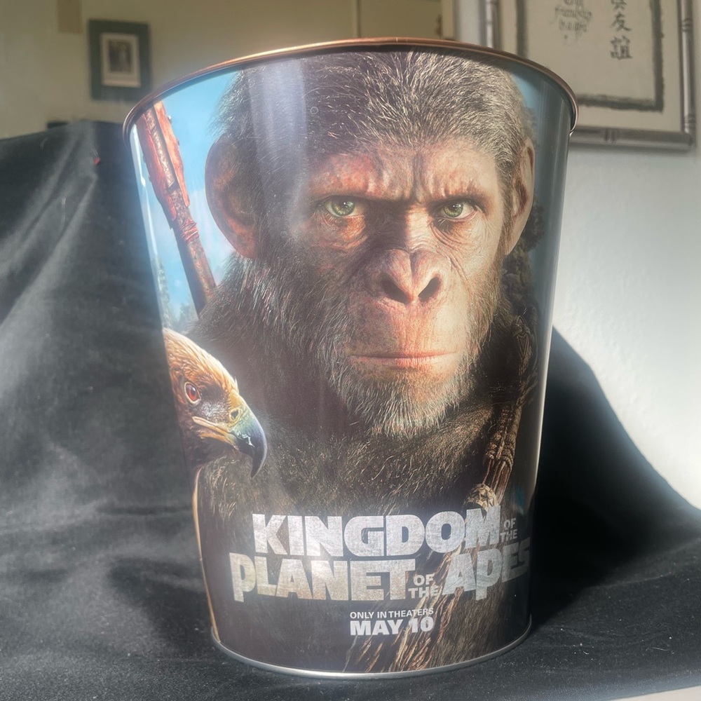 Kingdom of the Planet of the Apes Collectible Popcorn Bucket & small poster